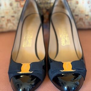 **CLASSIC Salvatore Ferragamo Black Patent Leather Vera Bow Pump 9 1/2 B